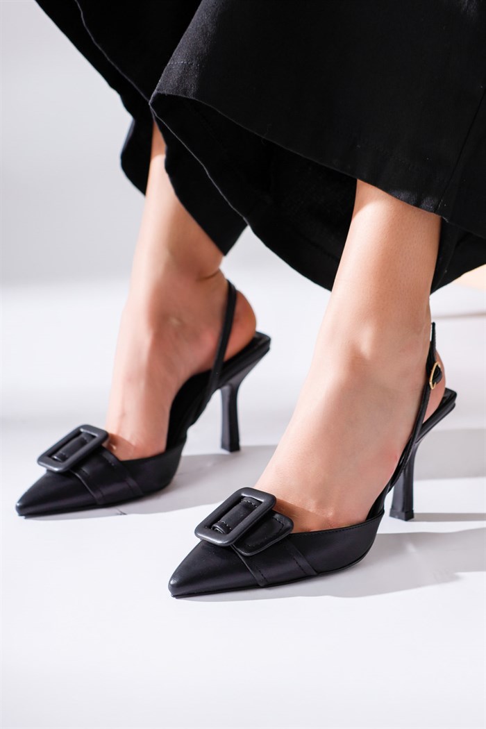Kayley Siyah Sivri Burunlu Toka Detaylı Topuklu Ayakkabı