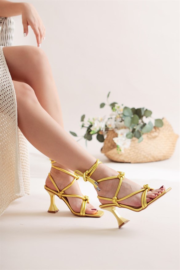 Charmaine Sarı Metalik Bilekten Bağlamalı Yüksek Topuklu Sandalet