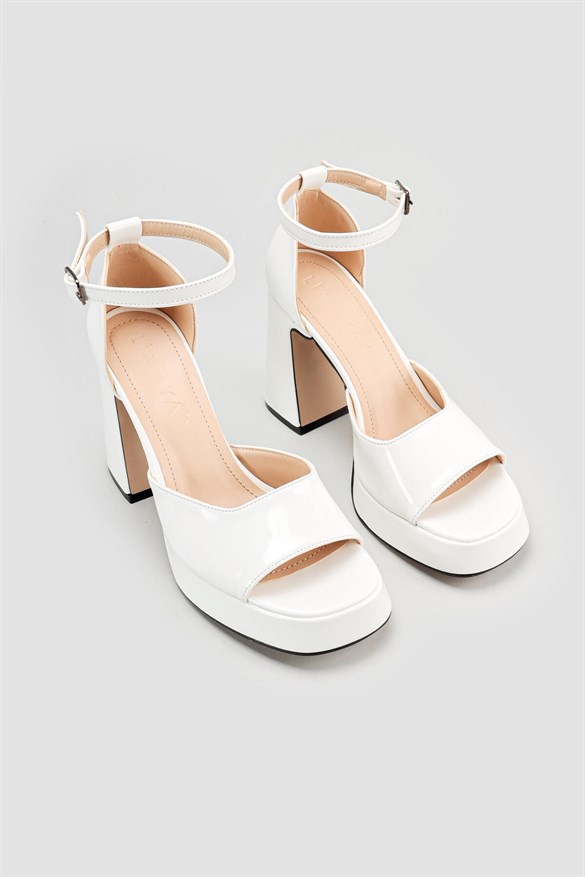 Flora Beyaz Rugan Topuklu Ayakkabı