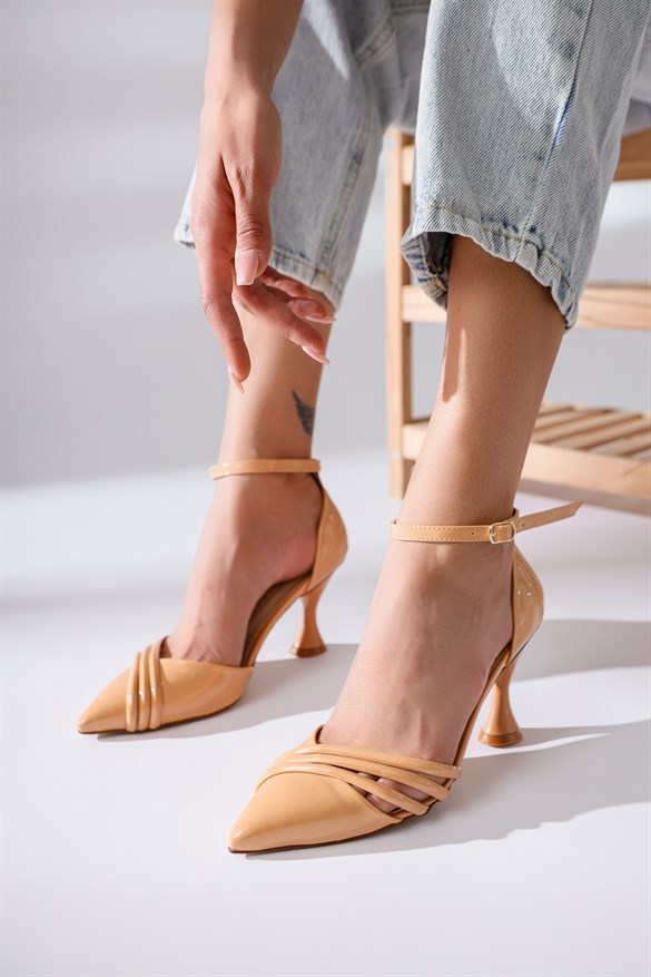 Roberta Nud Sivri Burunlu Bant Detaylı Topuklu Ayakkabı