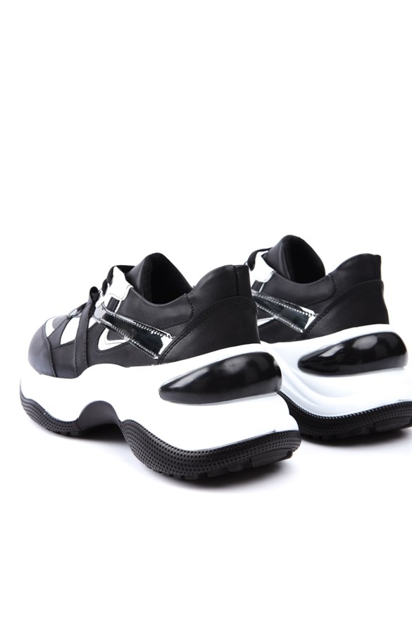 Siyah Platin Detaylı Yüksek Tabanlı Sneakers