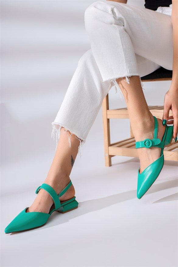 Sue Yeşil Sivri Burunlu Yuvarlak Tokalı Kısa Topuklu Sandalet