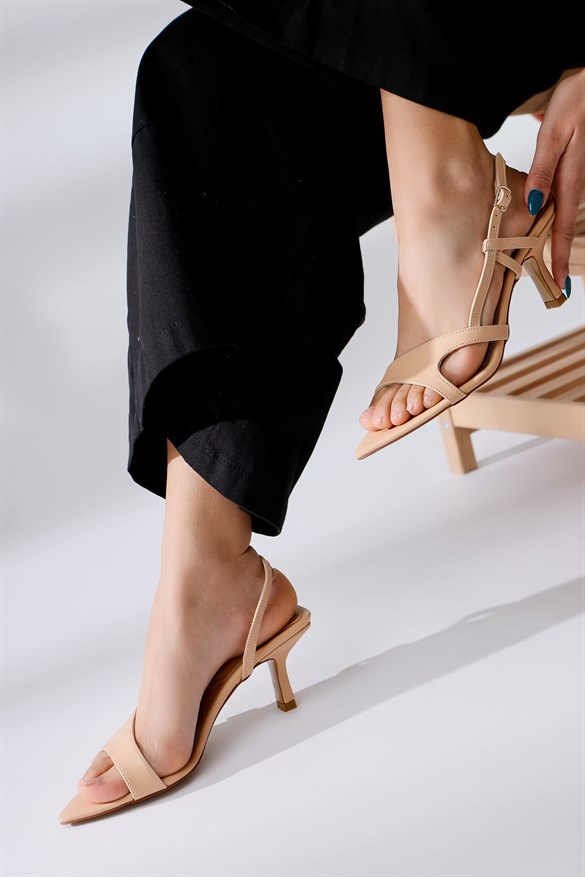 Suzanne Nud Sivri Burunlu Bantlı Topuklu Sandalet