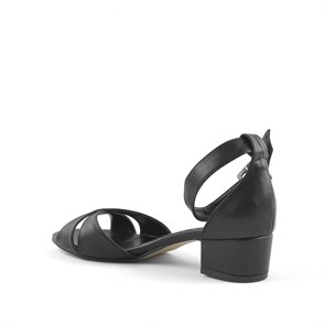 Siyah Bilek Bantlı Alçak Topuk Kadın Ayakkabı