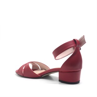 Kırmızı Bilek Bantlı Alçak Topuk Kadın Ayakkabı