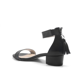 Bilek Bantlı Fermuarlı Alçak Topuk Kadın Ayakkabı